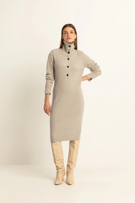 Knitted dress with a button-up collar